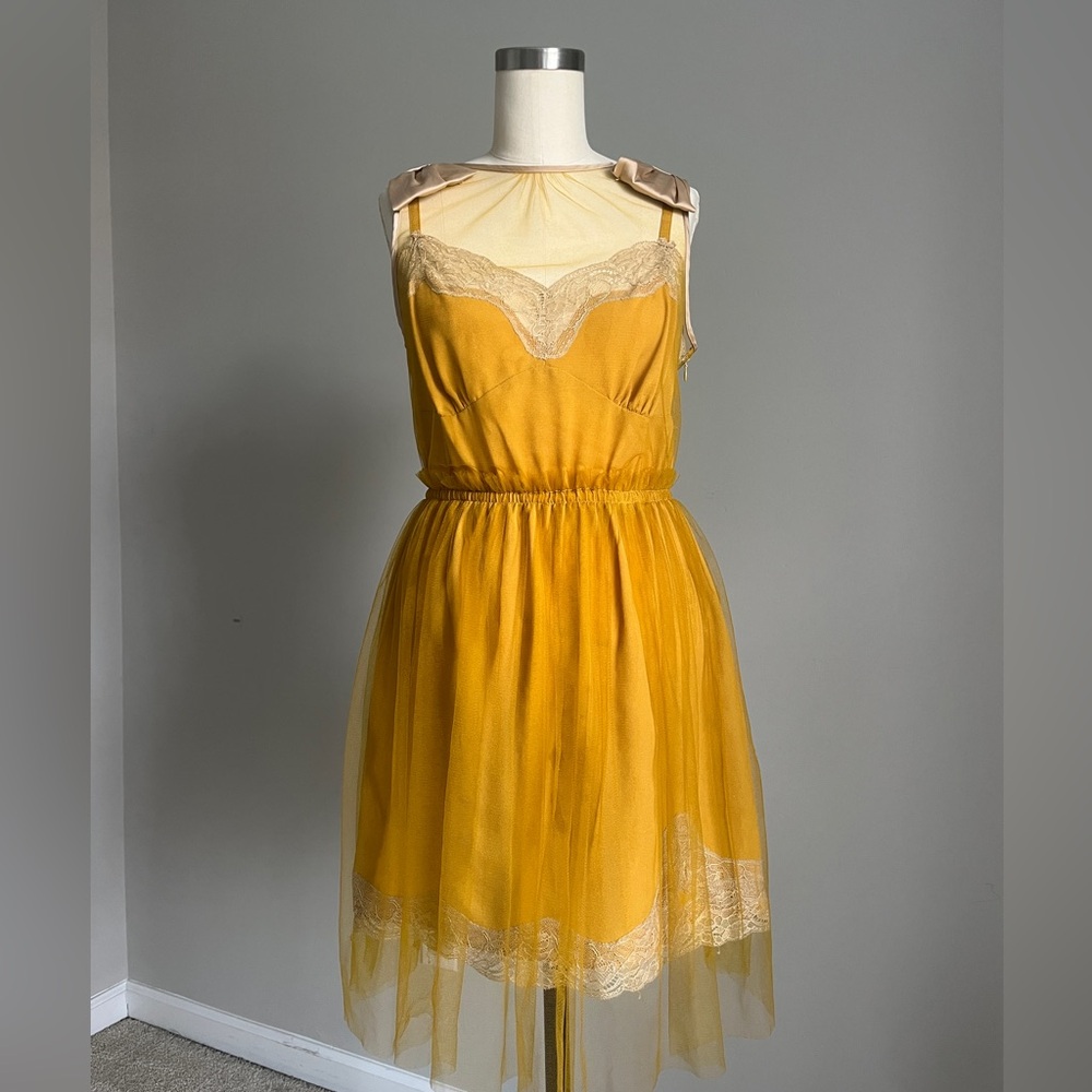 Lace detail knee length dress